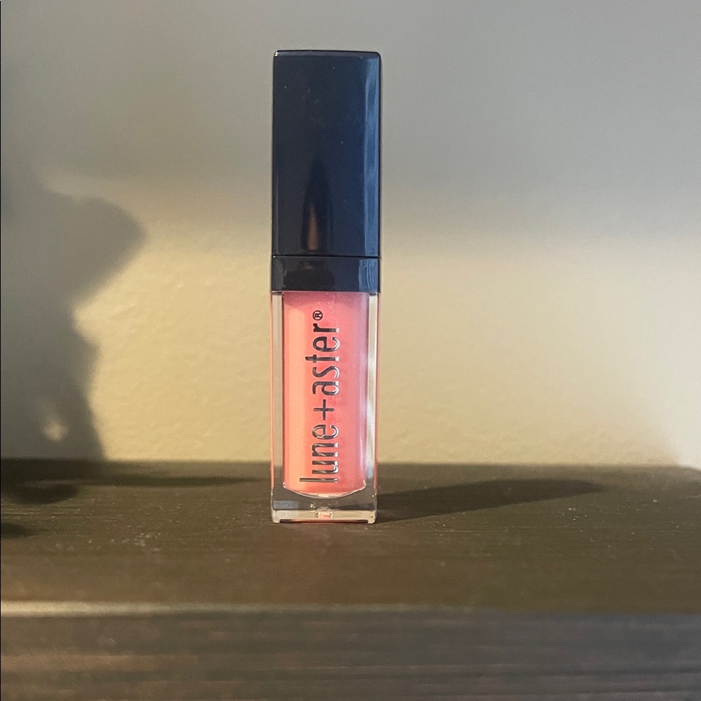 Lune+Aster Vitamin C+E lip gloss S Shade- Entrepreneur